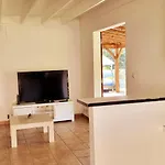 Maison Chaleureuse Aux Abymes Avec Jacuzzi Relaxant