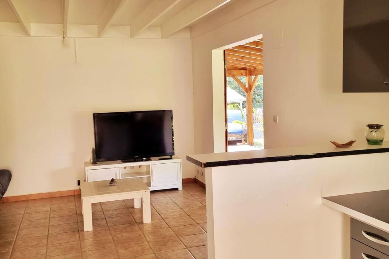 Maison Chaleureuse Aux Abymes Avec Jacuzzi Relaxant